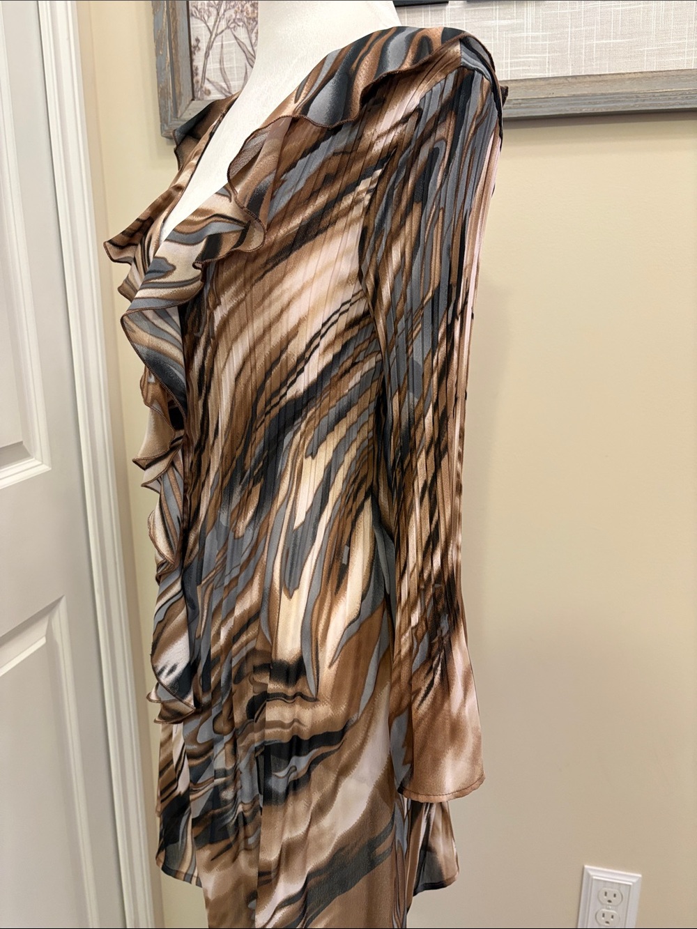 Dressbarn Ruffled V-Neck Tunic Medium - Picture 5 of 16